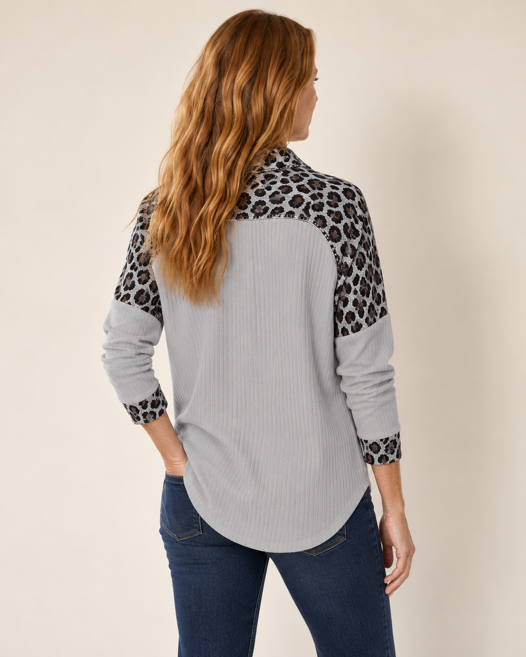 Signe | Ribbluse med leopardærmer