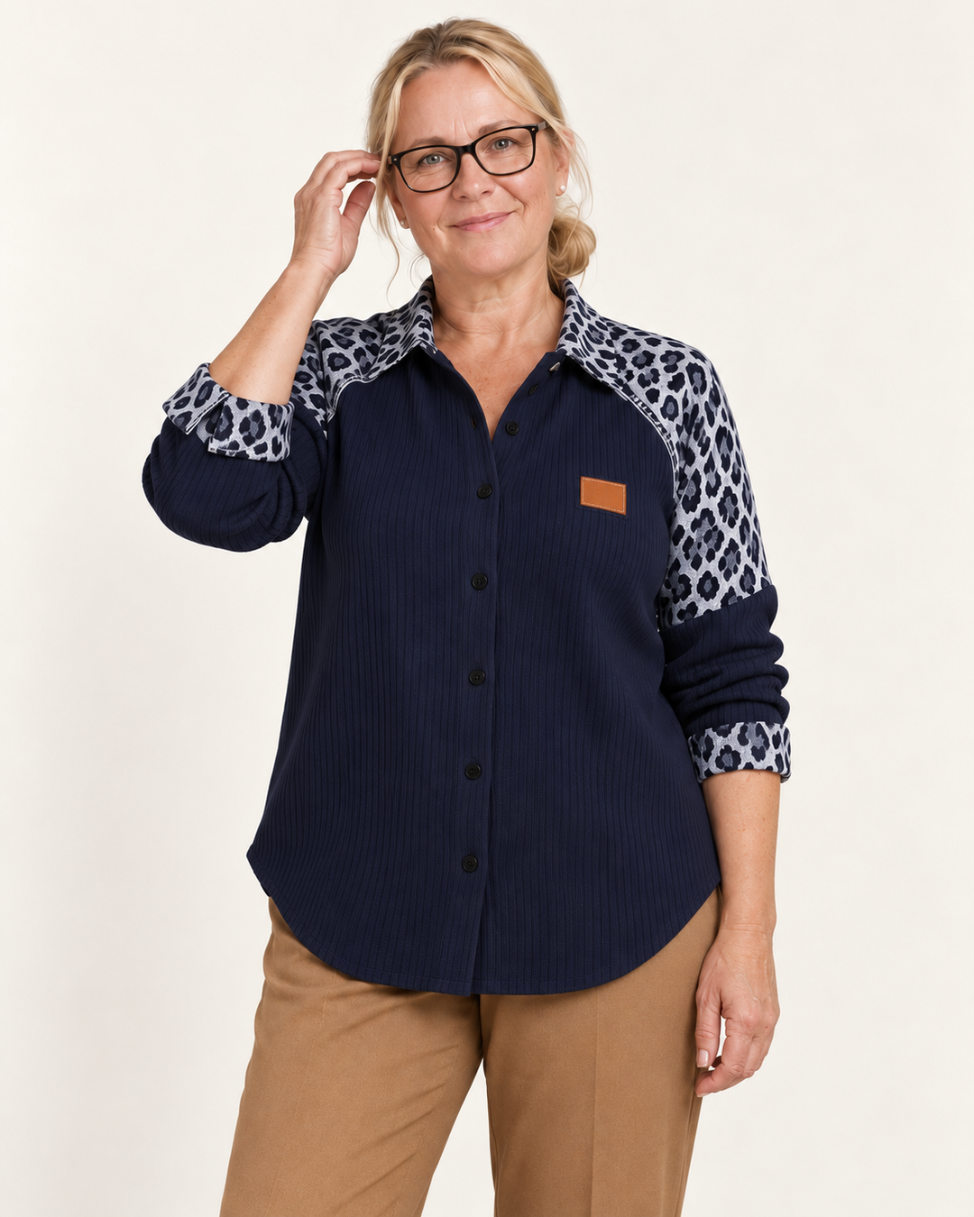 Signe | Ribbluse med leopardærmer