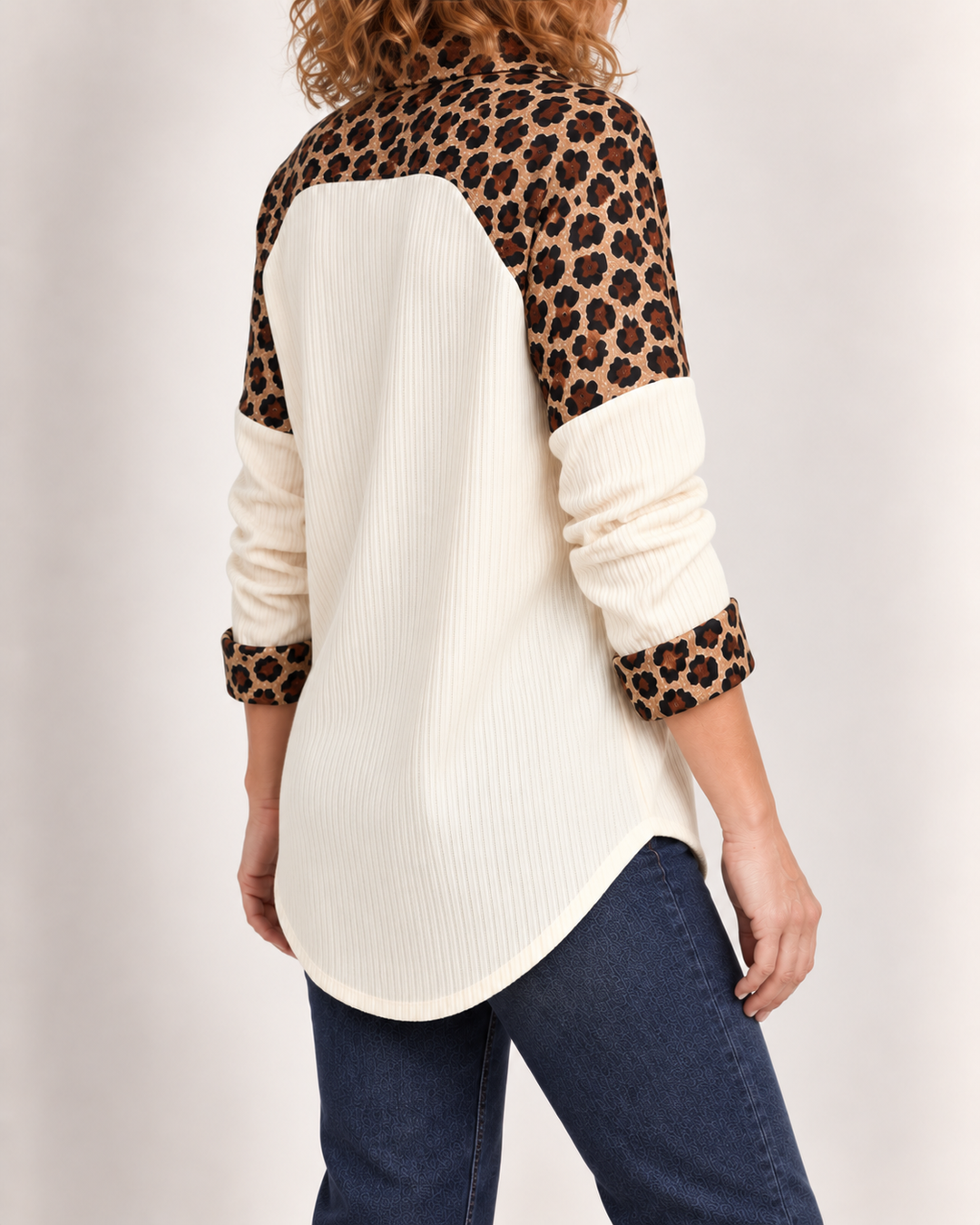 Signe | Ribbluse med leopardærmer