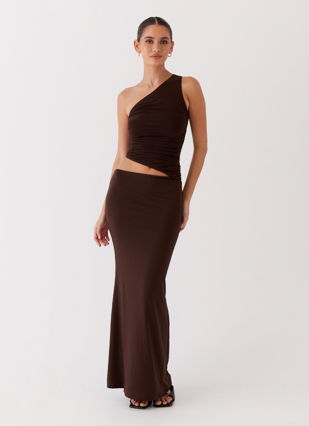 Lang Kjole med One Shoulder Design og Cut Out Detalje