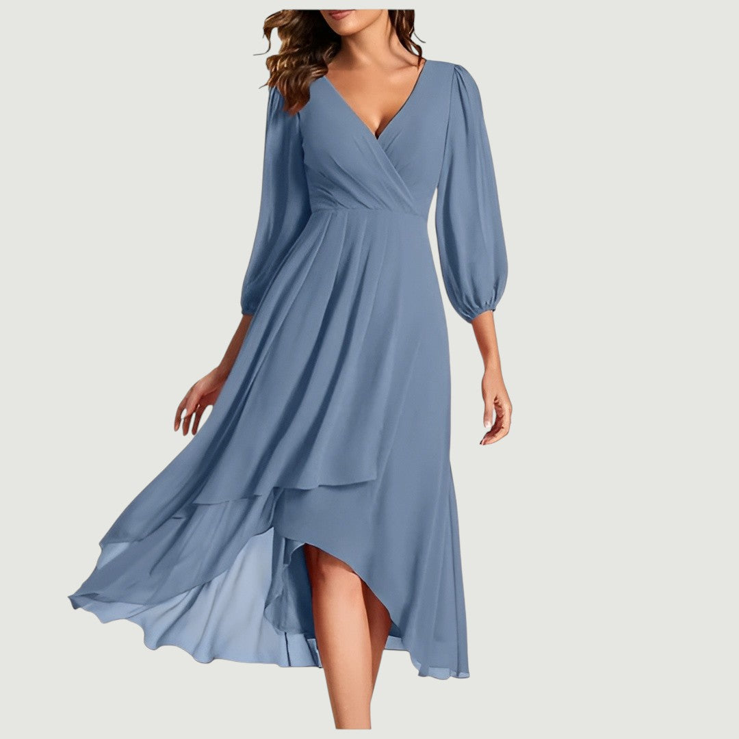 MIA™ KJOLE | Elegant V-halsdesign med asymmetrisk fald