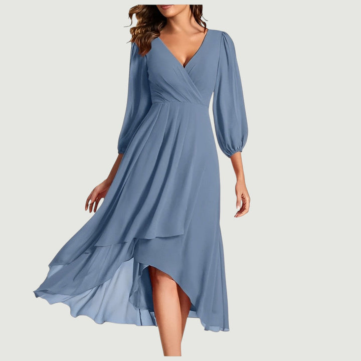 MIA™ KJOLE | Elegant V-halsdesign med asymmetrisk fald